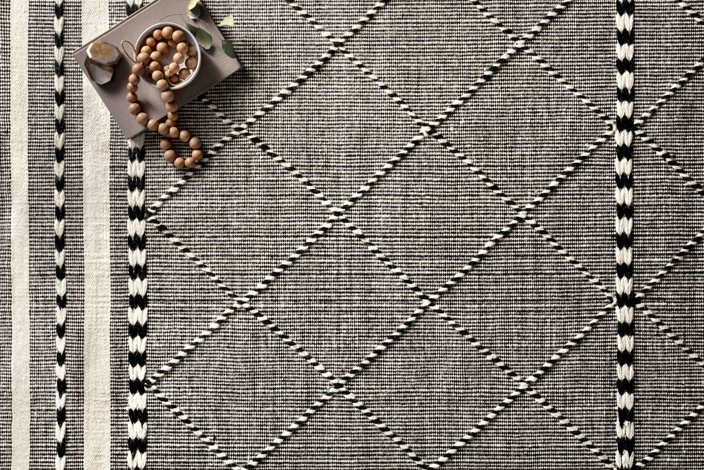 Saw-01 Black and White Patterned Rug