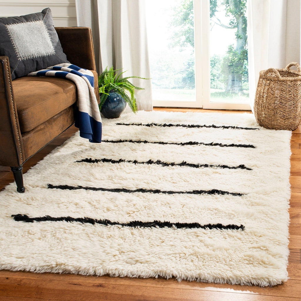 IVORY/ BLACK LINE EASTON RUG
